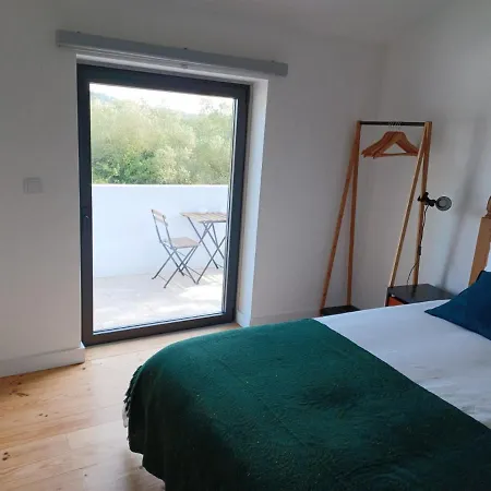 Maison d'hôtes Adega Residências Artísticas - Perto De Lisboa Almargem (Sobral de Monte Agraco)