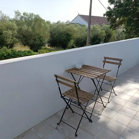 Adega Residências Artísticas - Perto De Lisboa Maison d'hôtes Almargem (Sobral de Monte Agraco)
